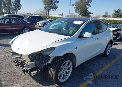 2021 Tesla Model Y Long Range Dual Motor All-Wheel Drive z USA, uszkodzony, nr VIN 5YJYGDEE1MF303693